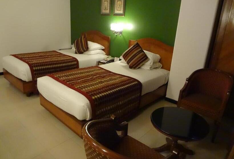 اتاق اجرایی, Ramee Guestline Hotel Dadar