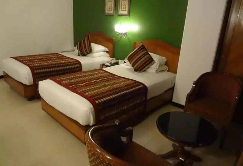 اتاق اجرایی, Ramee Guestline Hotel Dadar