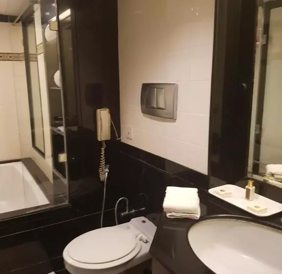 اتاق اجرایی, Ramee Guestline Hotel Dadar