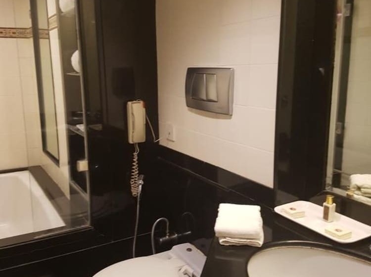 اتاق کلاب, Ramee Guestline Hotel Dadar