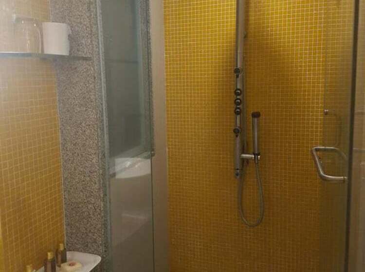 اتاق کلاب, Ramee Guestline Hotel Dadar