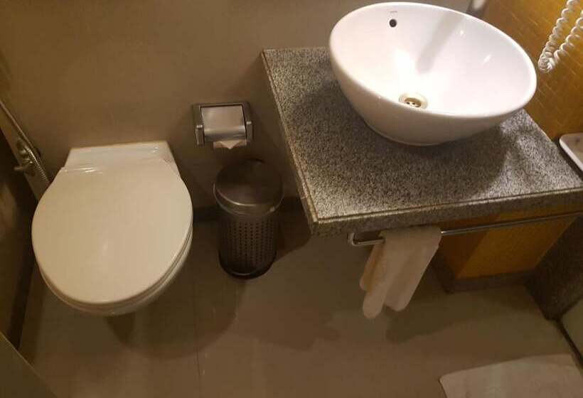 اتاق اجرایی, Ramee Guestline Hotel Dadar