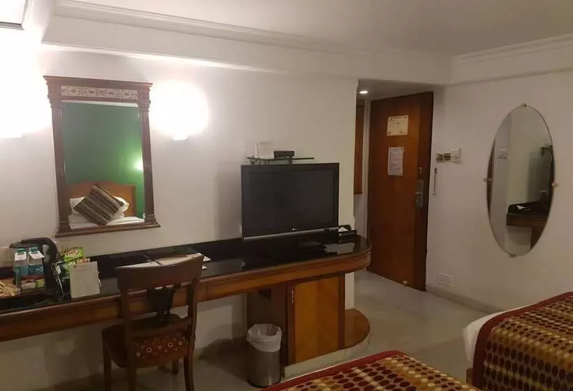 اتاق اجرایی, Ramee Guestline Hotel Dadar