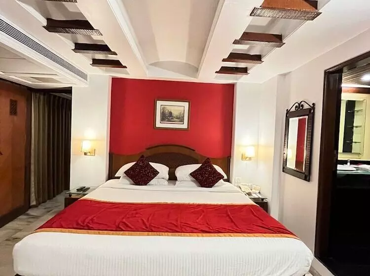 اتاق اجرایی, Ramee Guestline Hotel Dadar