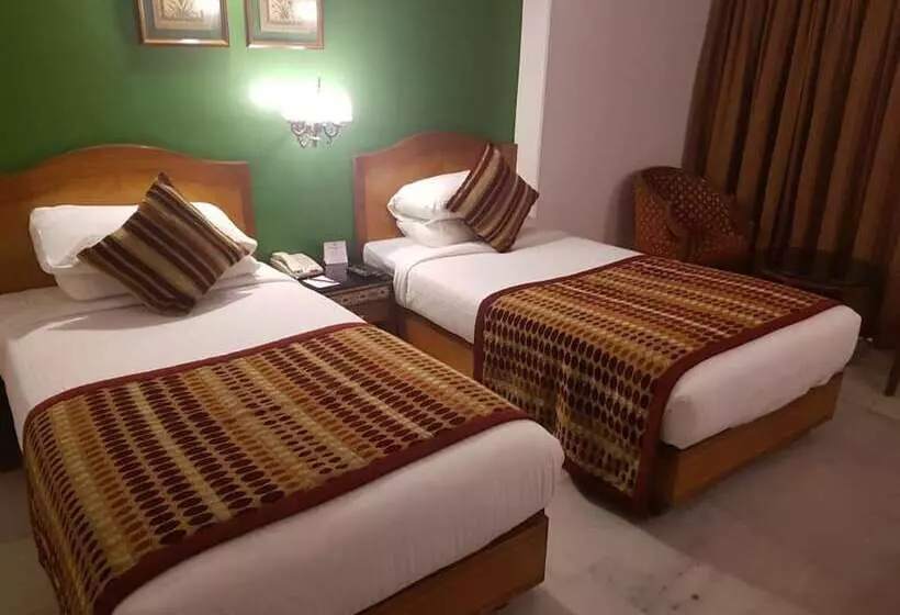 اتاق اجرایی, Ramee Guestline Hotel Dadar