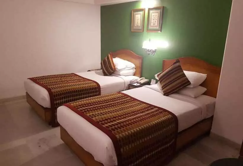 اتاق اجرایی, Ramee Guestline Hotel Dadar