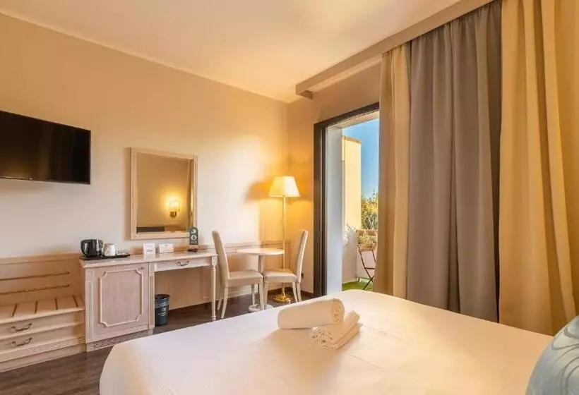اتاق لوکس با چشم‌انداز استخر, Salus Terme   Adults Only