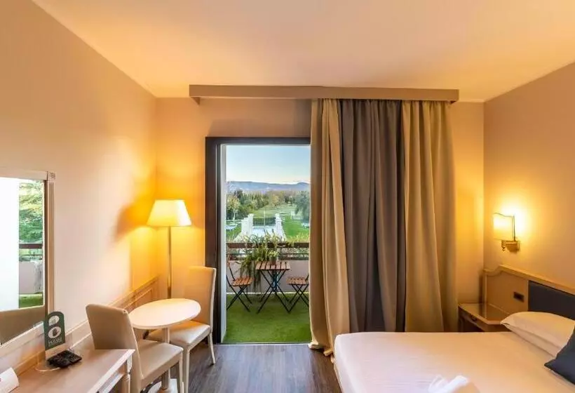 اتاق لوکس با چشم‌انداز استخر, Salus Terme   Adults Only