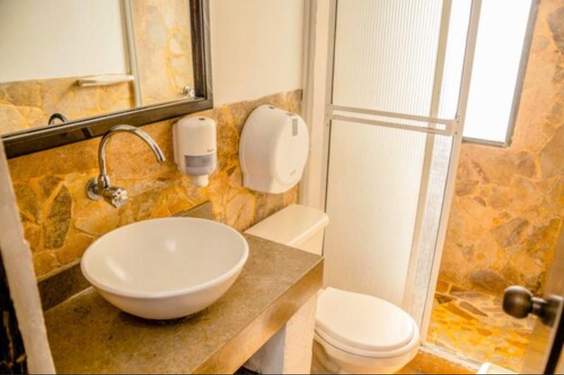 スタンダード4人部屋, Sansiraka