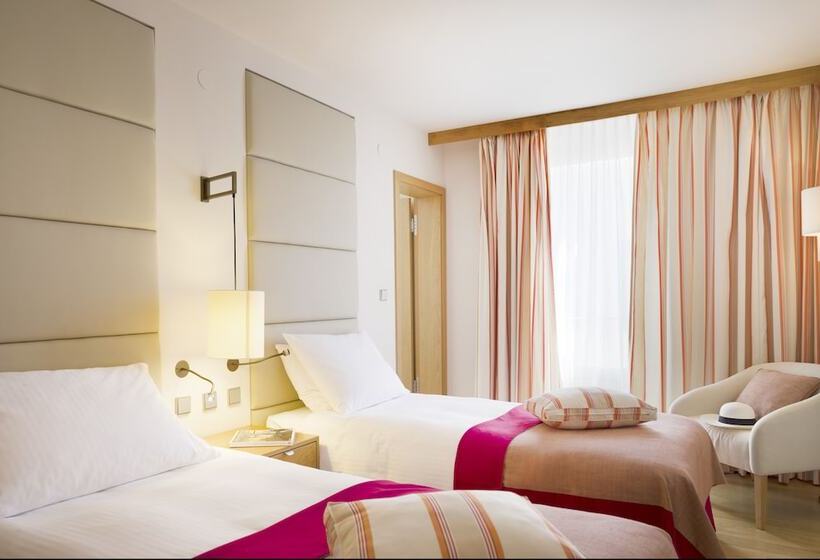 オーシャンビューの２ベッドルームデラックスアパート, Sun Gardens Dubrovnik