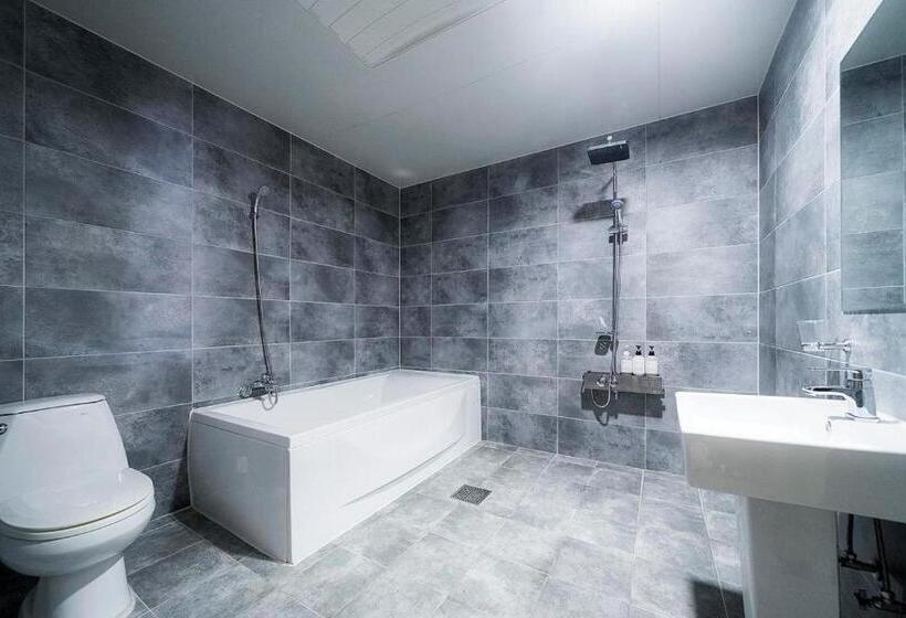 Standard Room, 24 Block