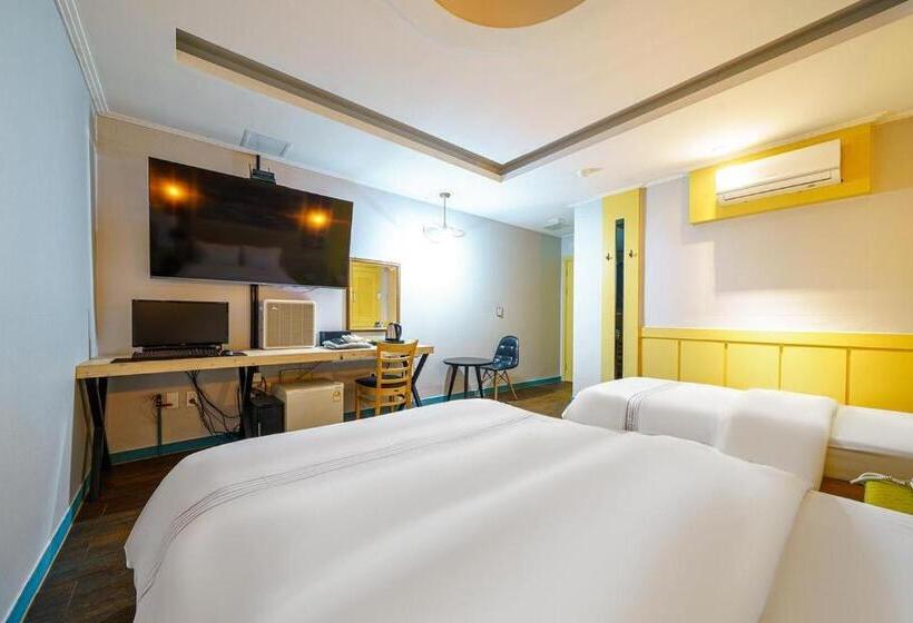 Standard Room, 24 Block