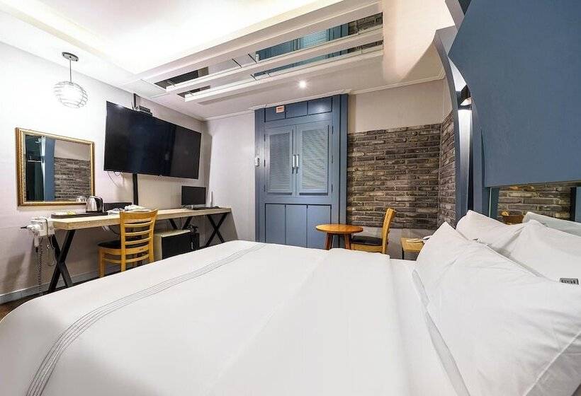 Standard Room, 24 Block