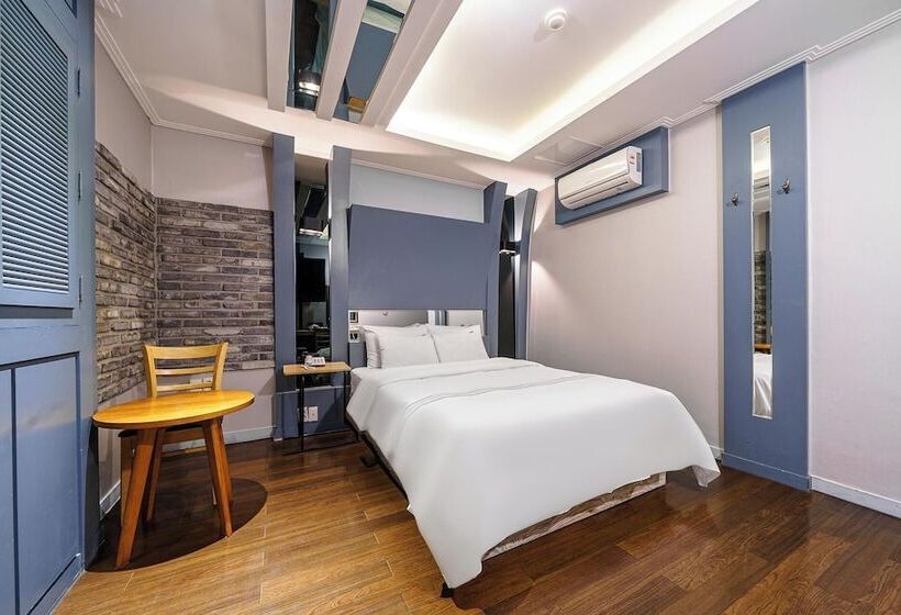 Standard Room, 24 Block