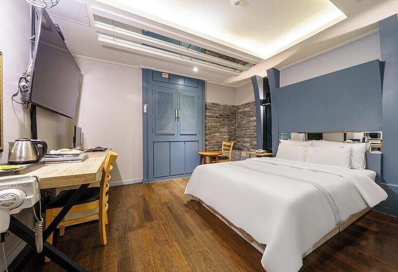 Standard Room, 24 Block