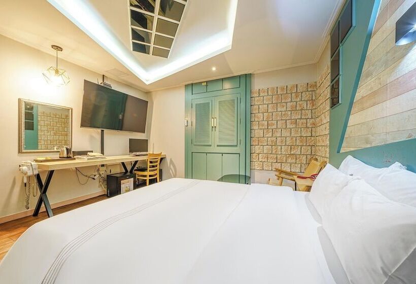 Standard Room, 24 Block