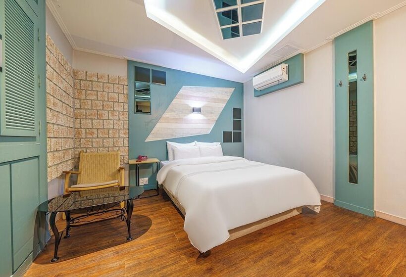 Standard Room, 24 Block