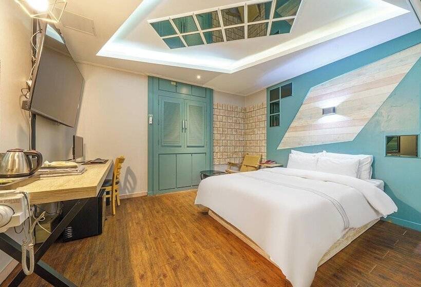 Standard Room, 24 Block