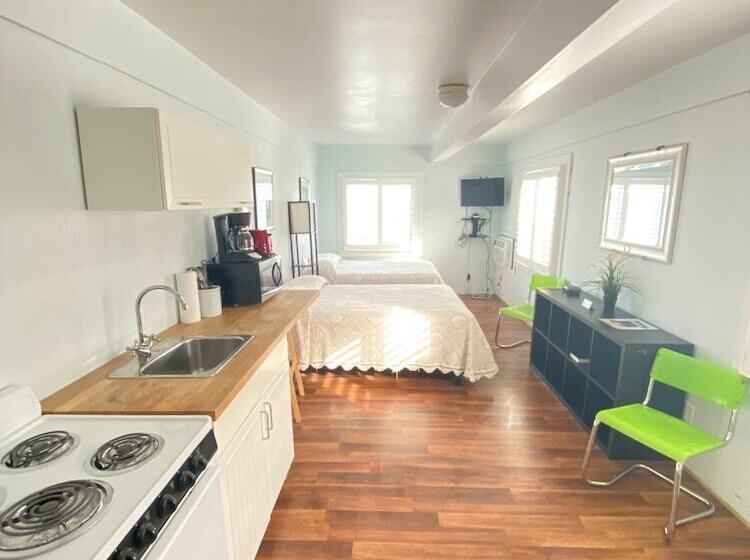 غرفه قياسيه سريرين مزدوجين, Vineyard Harbor Motel   Private Beach