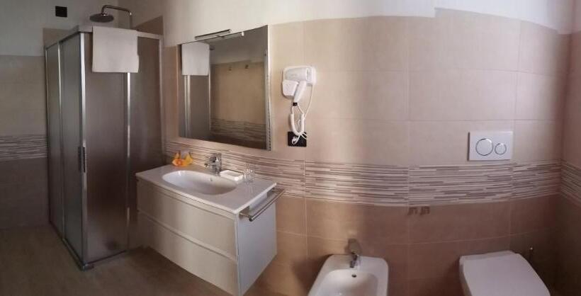 غرفة قياسية ثلاثية, B&b La Dea Lumaca