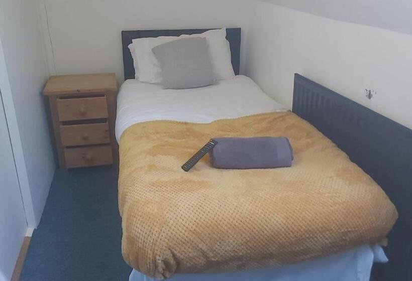 Номер Стандарт Индивидуальный Совместная Ванная, Tudor Lodge  Redcar Beach