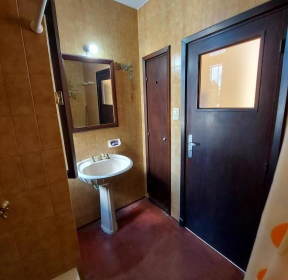 اتاق استاندارد چهارنفره با سرویس بهداشتی مشترک, Coya Hostel