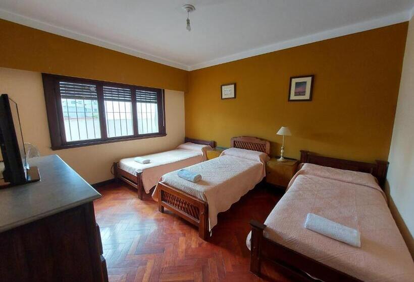 스탠다드 4인용 룸 공용 욕실, Coya Hostel