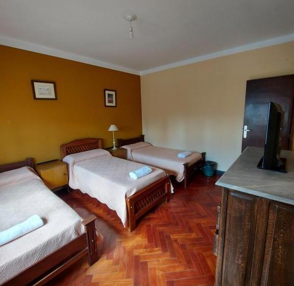 스탠다드 4인용 룸 공용 욕실, Coya Hostel