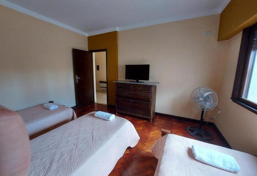 اتاق استاندارد چهارنفره با سرویس بهداشتی مشترک, Coya Hostel