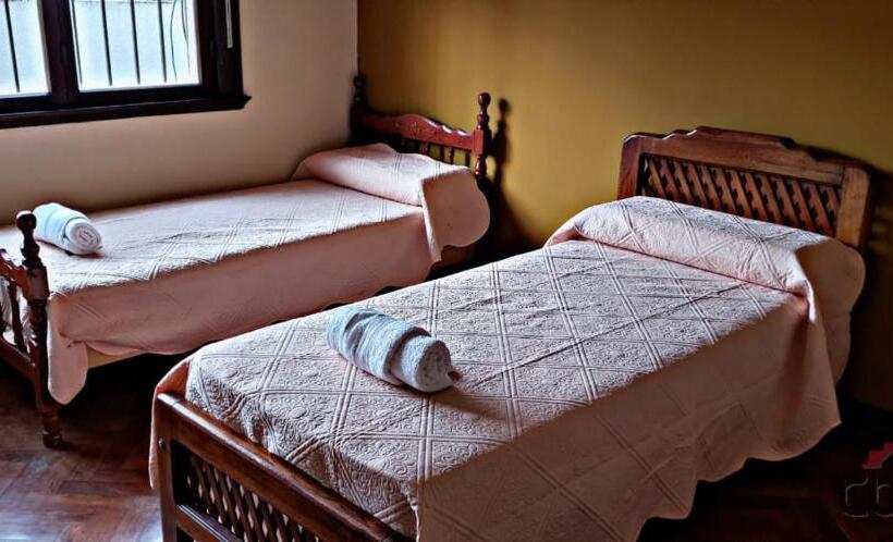 스탠다드 4인용 룸 공용 욕실, Coya Hostel