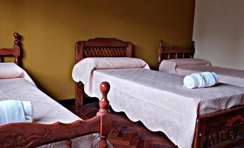 스탠다드 4인용 룸 공용 욕실, Coya Hostel