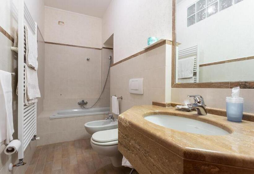 标准三人间, Albergo Il Cacciatore