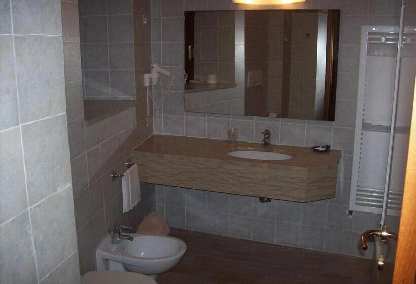 标准三人间, Albergo Il Cacciatore