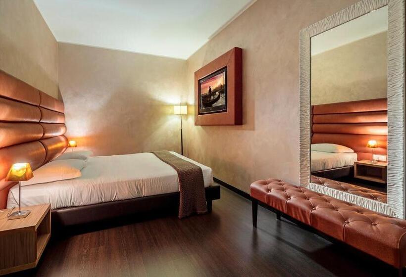 חדר דלוקס, Base