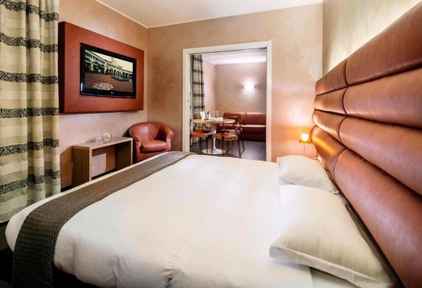 סוויטת ג'וניור, Base