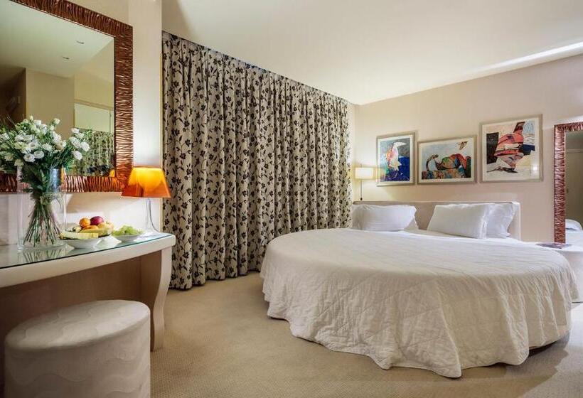 סוויטת סופריור, Base