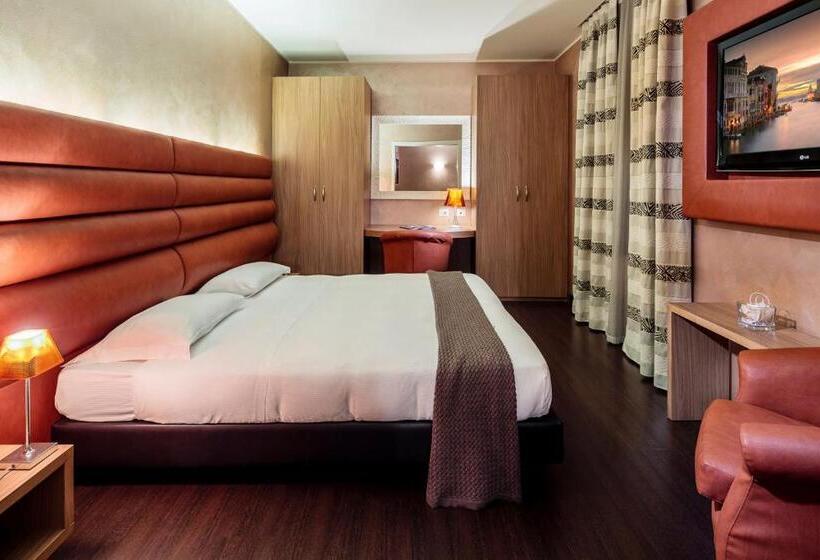 חדר משפחתי, Base