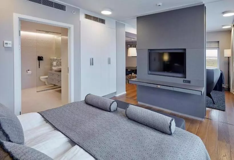 キングサイズベッドのスイートルーム, Crowne Plaza Copenhagen Towers, An Ihg