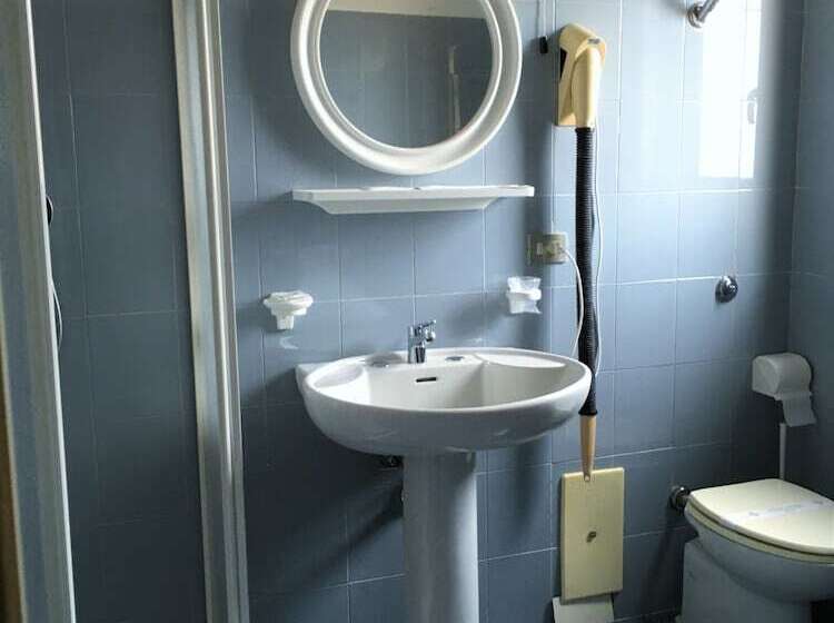 غرفة قياسية مطلّة علي البحر, Don Pedro