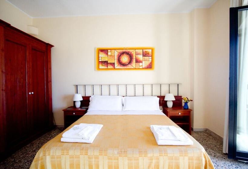 غرفة قياسية مطلّة علي البحر, Don Pedro