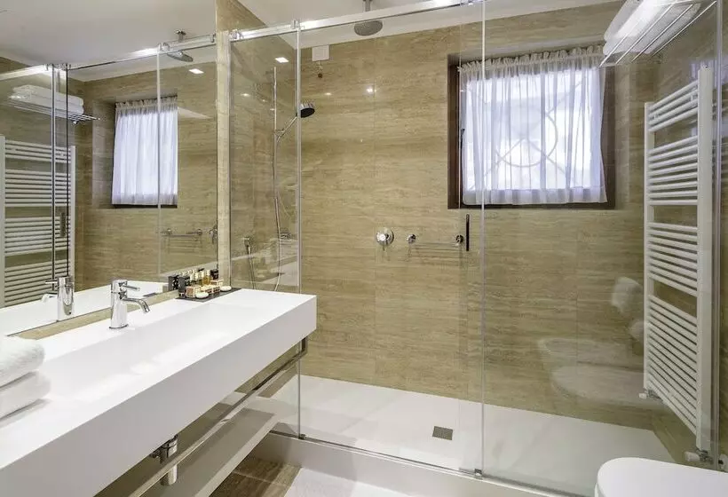 سوییت جونیور سوپریور, Lajadira & Spa