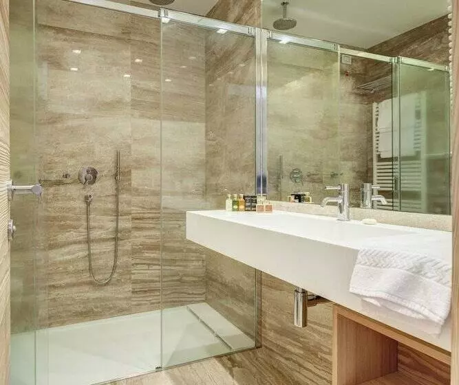 سوییت جونیور سوپریور, Lajadira & Spa