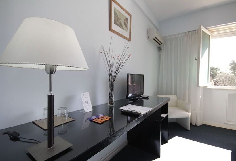 标准间, Libertador De Pinamar