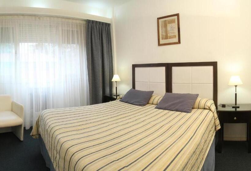 标准间, Libertador De Pinamar