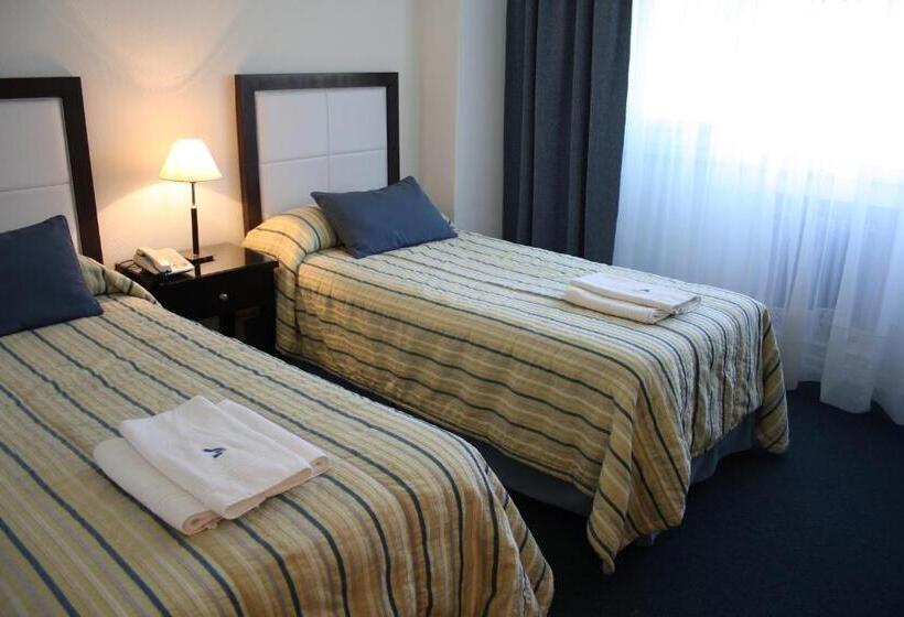 四人标准间, Libertador De Pinamar