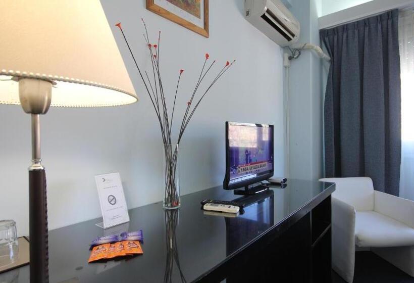 5人标间, Libertador De Pinamar