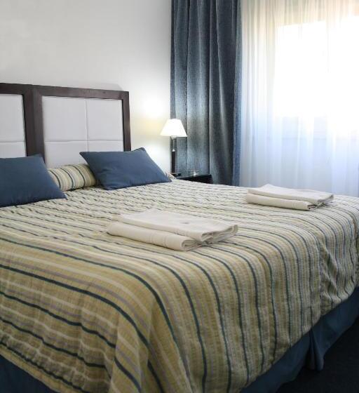 5人标间, Libertador De Pinamar