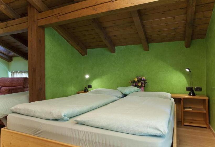 جناح دور أخير, Marzia