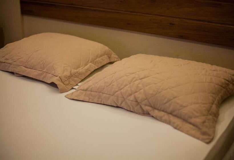 חדר סטנדרט לשלושה, Portal Da Praia