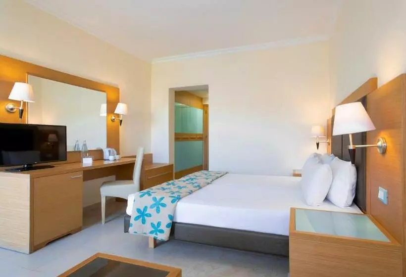 اتاق استاندارد با چشم‌انداز باغ, Sol Cosmopolitan Rhodes